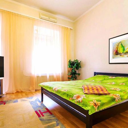 Large Apartment In The Center دنيبروبيتروفسك المظهر الخارجي الصورة