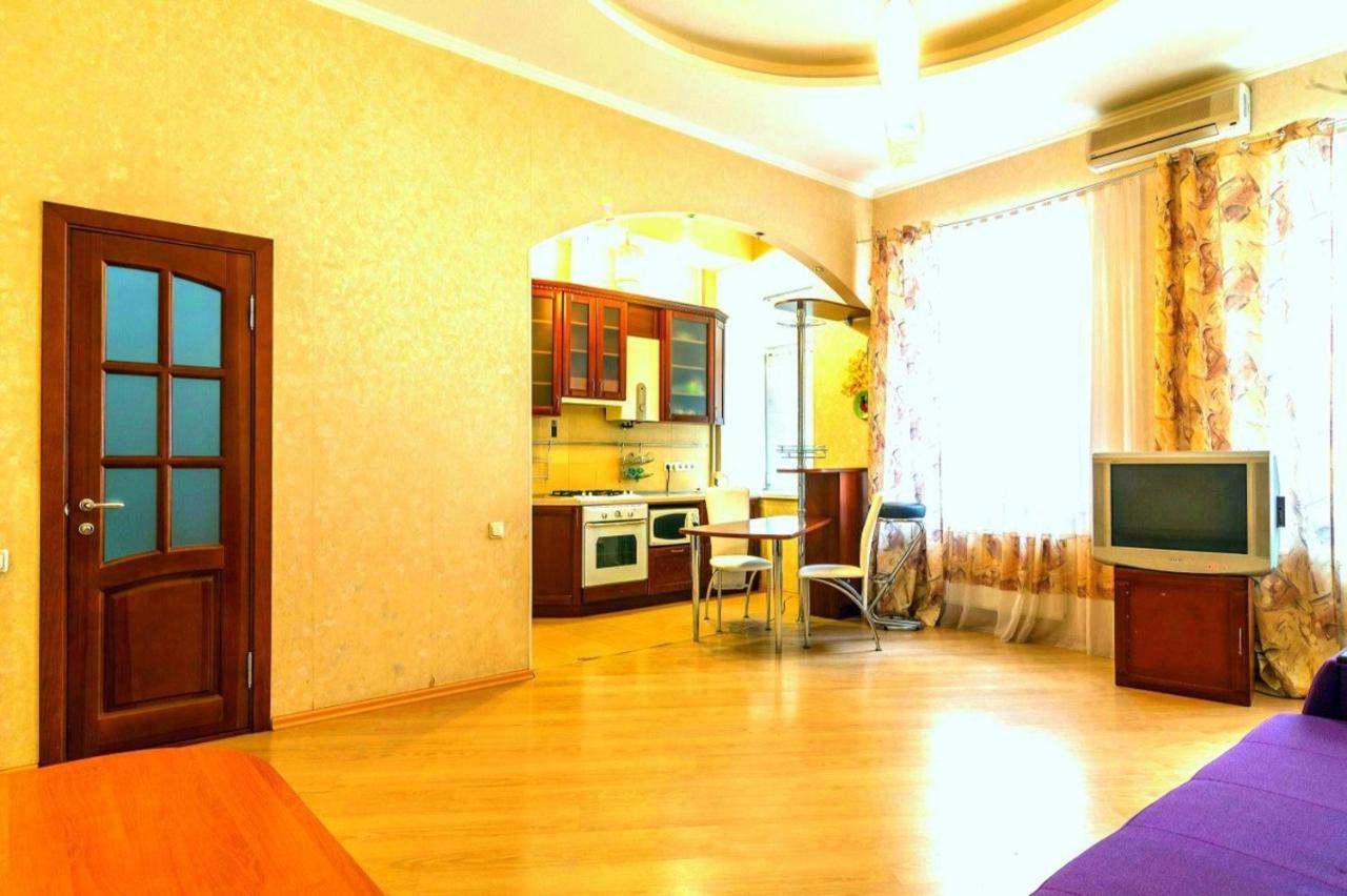 Large Apartment In The Center دنيبروبيتروفسك المظهر الخارجي الصورة