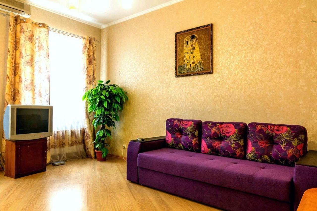 Large Apartment In The Center دنيبروبيتروفسك المظهر الخارجي الصورة