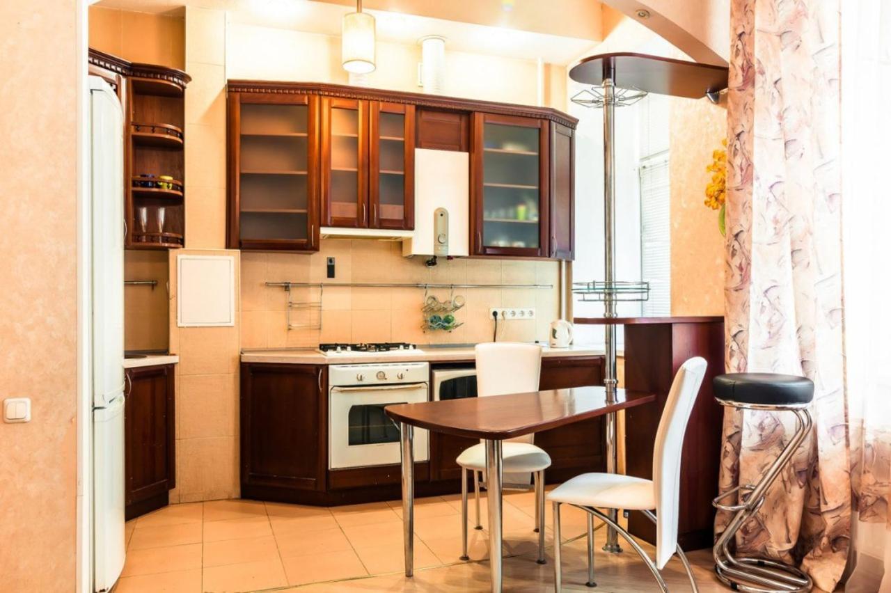 Large Apartment In The Center دنيبروبيتروفسك المظهر الخارجي الصورة