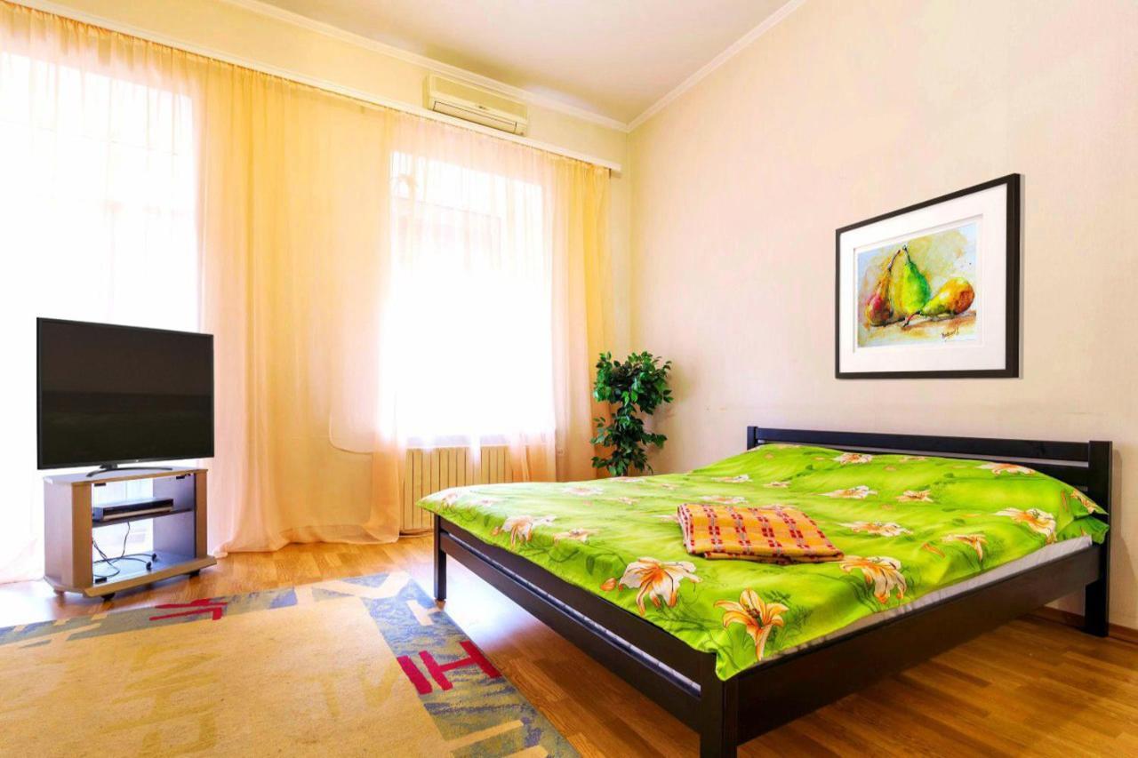 Large Apartment In The Center دنيبروبيتروفسك المظهر الخارجي الصورة